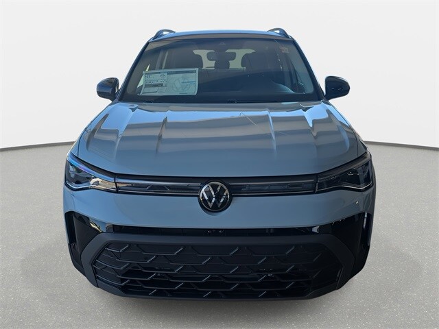 2025 Volkswagen Taos SE photo 2