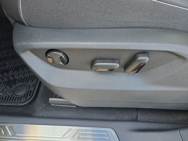 2026 Volkswagen Atlas SE w/Tech - Photo 31
