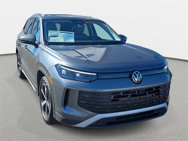 2026 Volkswagen Tiguan SE photo 3