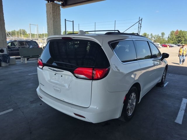 2020 Chrysler Voyager LXi photo 3