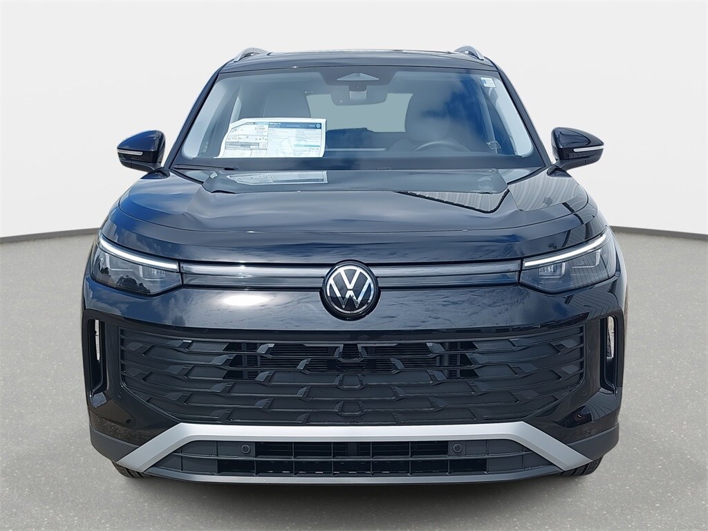 2025 Volkswagen Tiguan SE photo 2