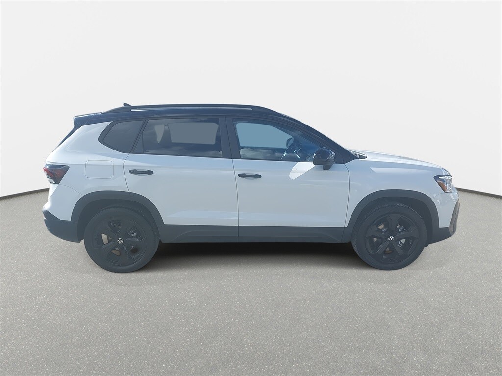 2025 Volkswagen Taos SE photo 3