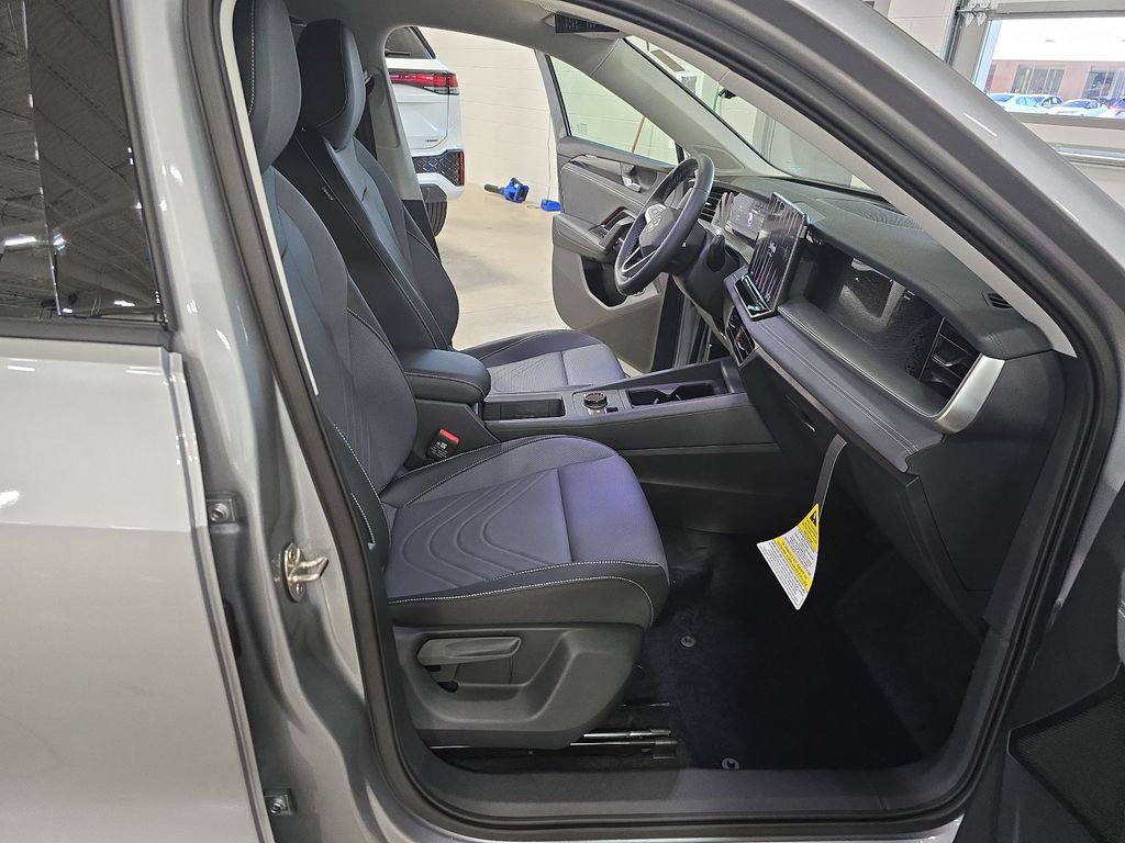 2026 Volkswagen Tiguan SE - Photo 18
