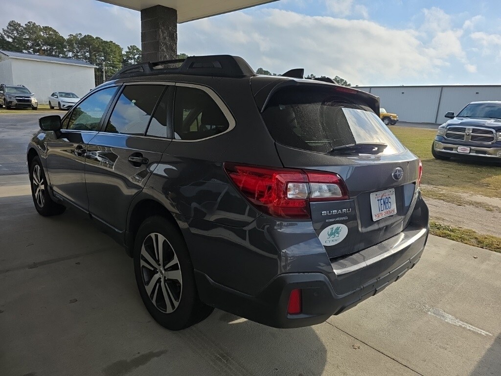 2018 Subaru Outback 3.6R Limited photo 2