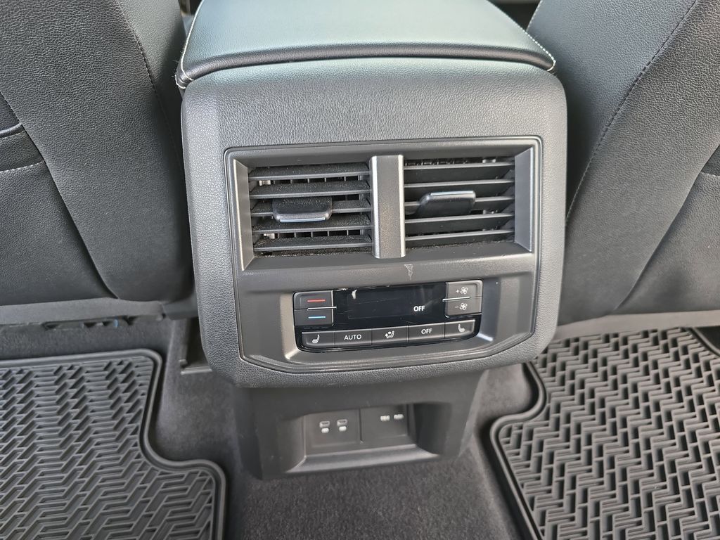 2023 Volkswagen Atlas SEL Premium R-Line - Photo 16