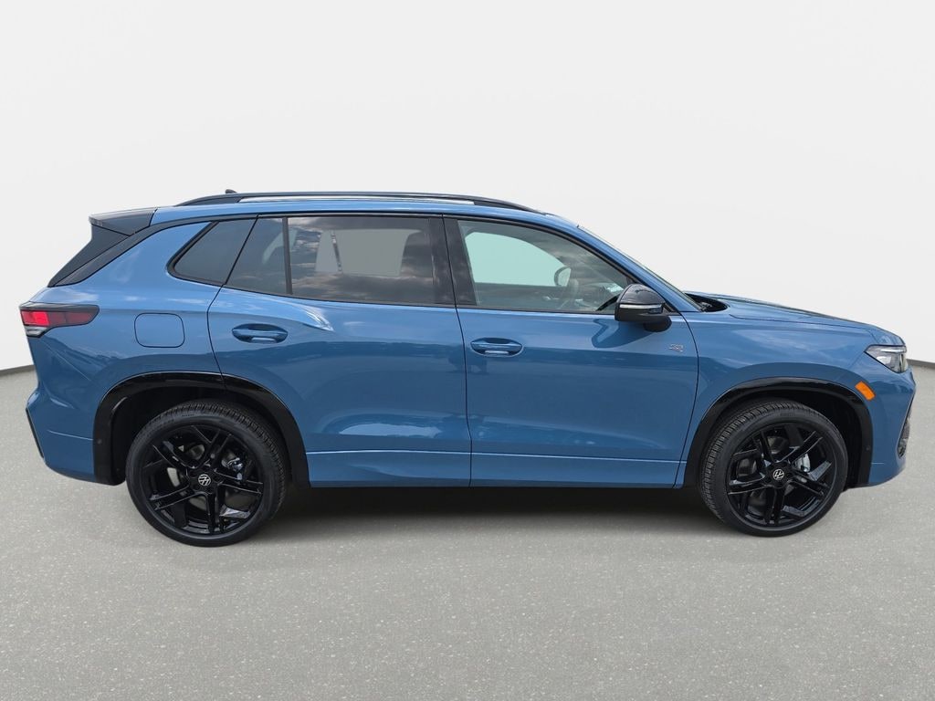 New 2026 Volkswagen Tiguan SE R-Line Black SUV