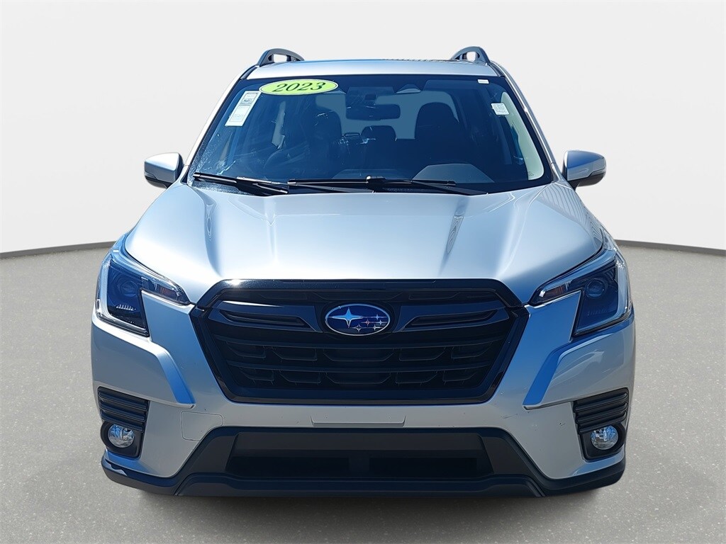 2023 Subaru Forester Limited photo 2
