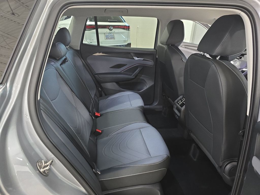 2026 Volkswagen Tiguan SE - Photo 17