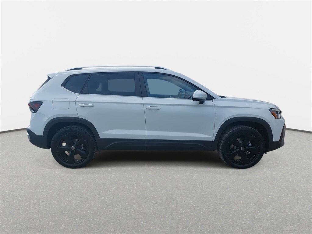 2025 Volkswagen Taos SEL photo 3