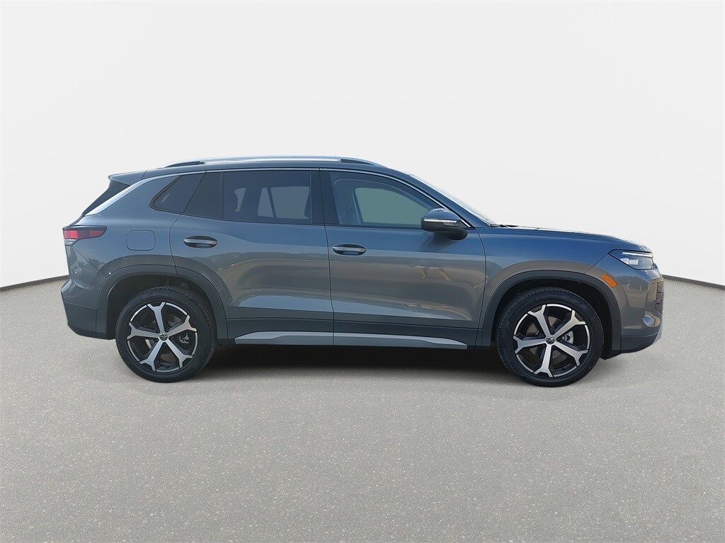 2025 Volkswagen Tiguan SE photo 4