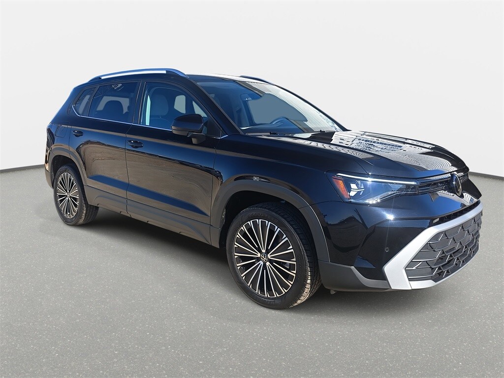 2025 Volkswagen Taos SE photo 3