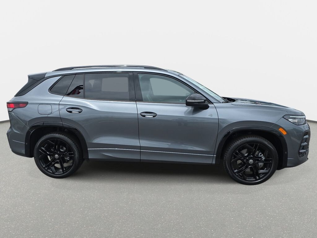 New 2026 Volkswagen Tiguan SE R-Line Black SUV