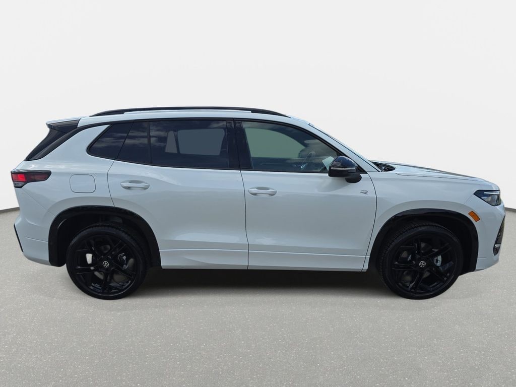 New 2026 Volkswagen Tiguan SE R-Line Black SUV
