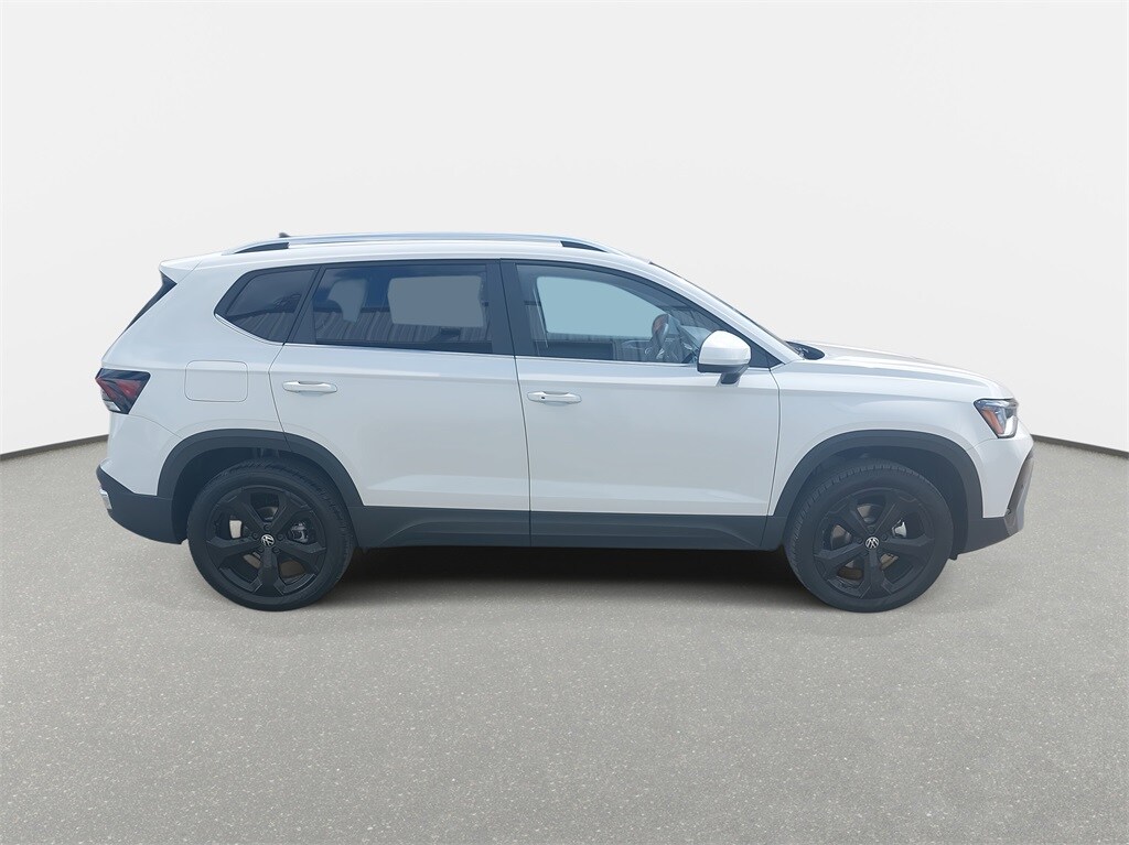 2025 Volkswagen Taos SEL photo 4