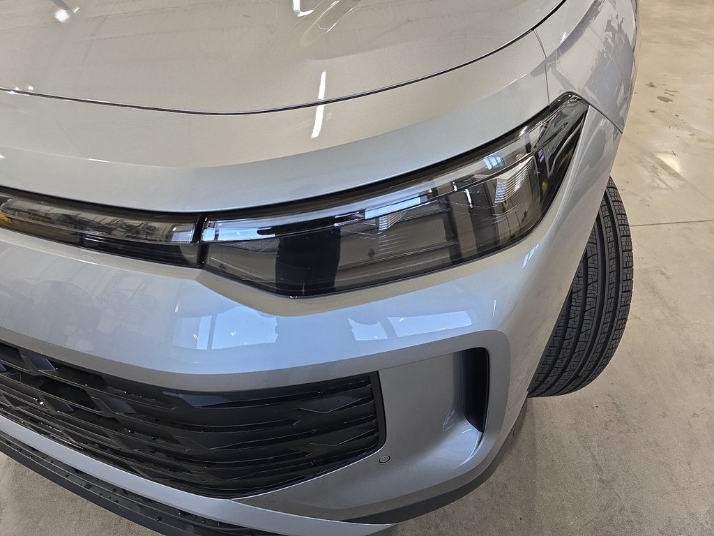 2026 Volkswagen Tiguan SE - Photo 23