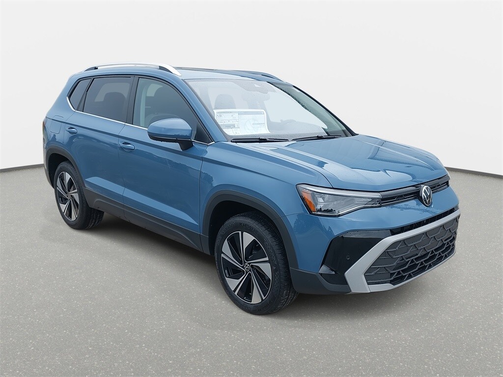 2025 Volkswagen Taos SE photo 3