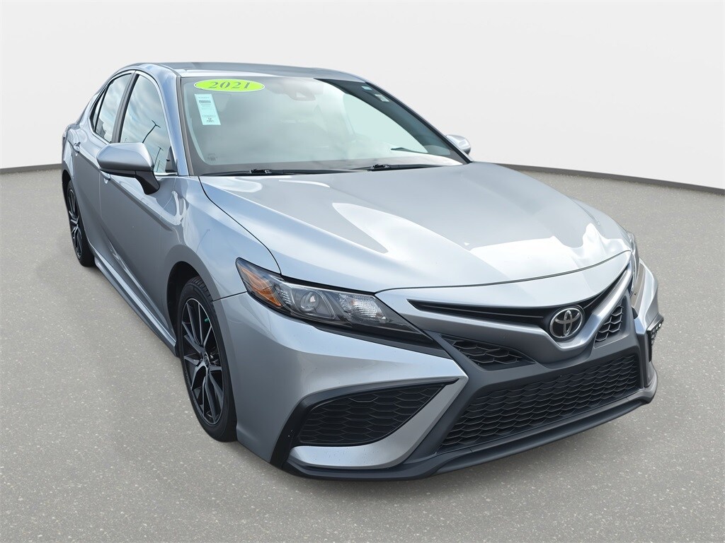 2021 Toyota Camry SE photo 3