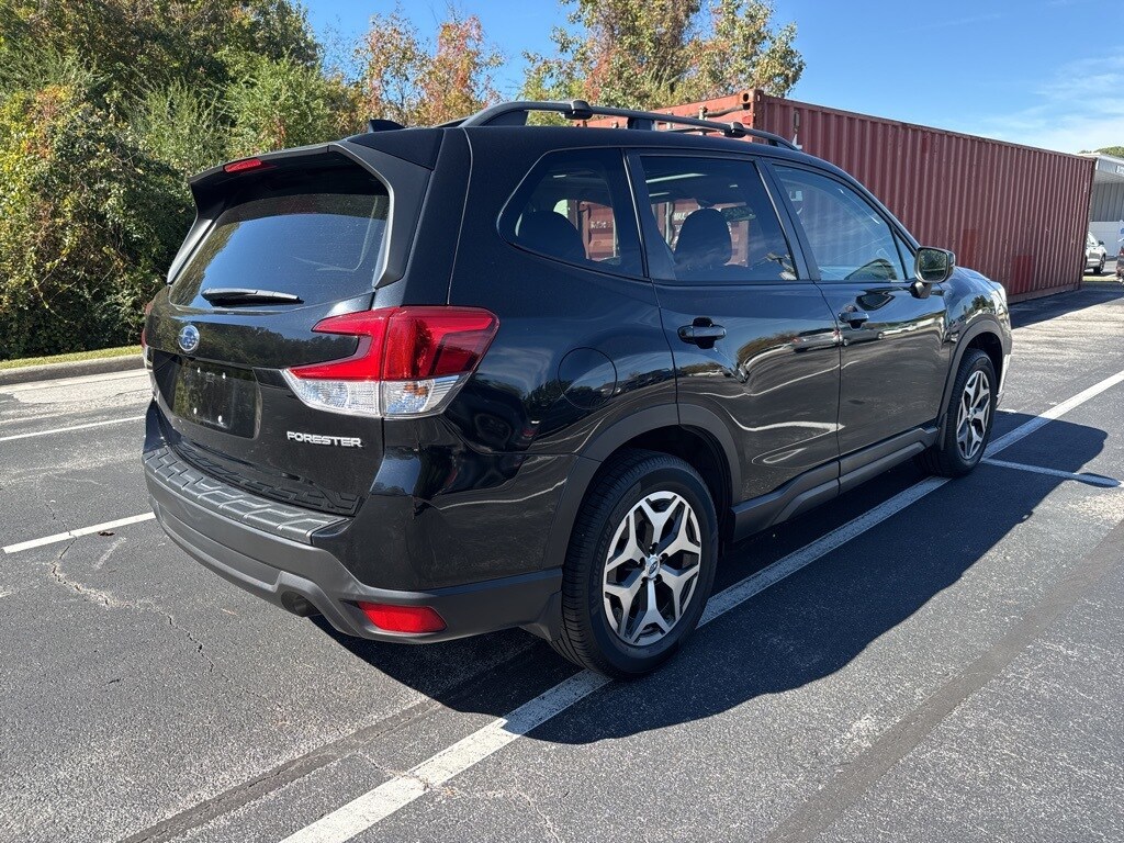 2021 Subaru Forester Premium photo 3