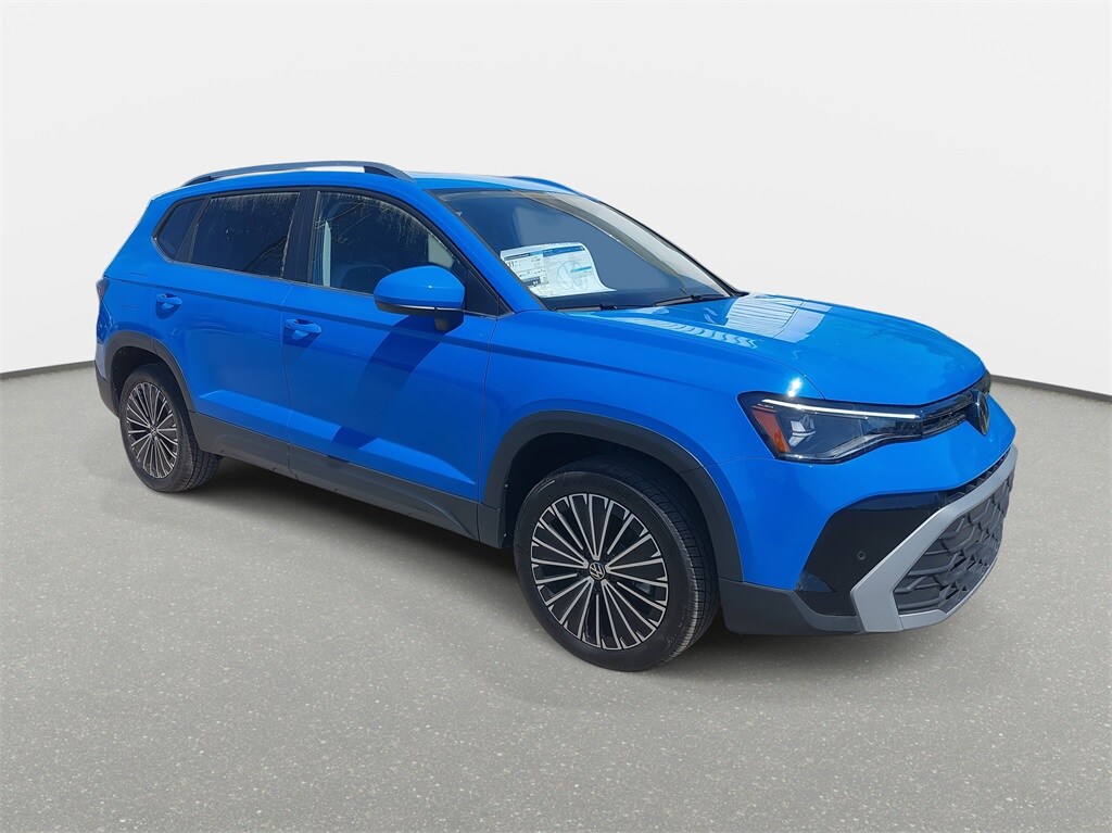 2025 Volkswagen Taos SE photo 3
