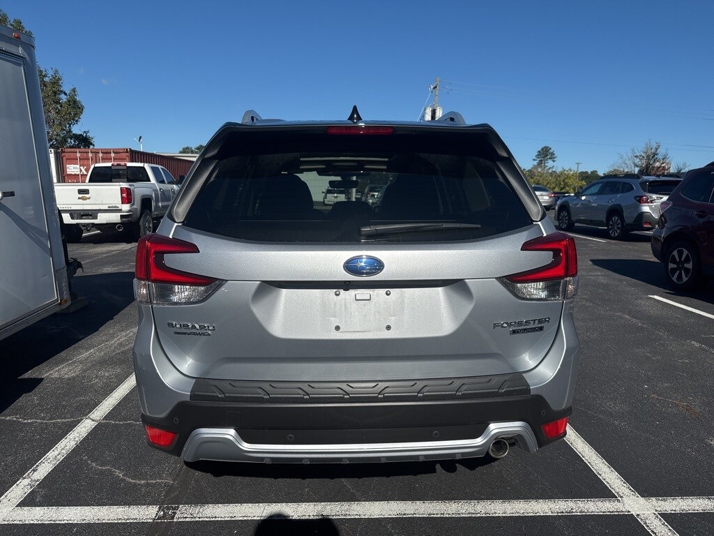 2024 Subaru Forester Touring photo 3