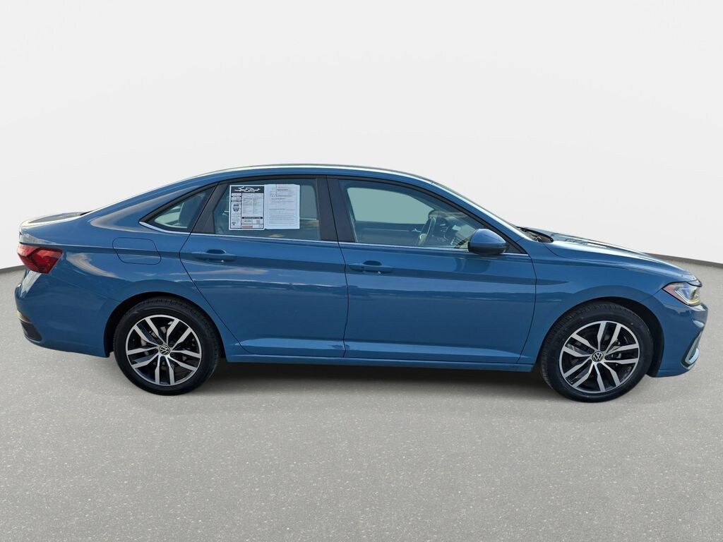 Used 2025 Volkswagen Jetta 1.5T SE Sedan
