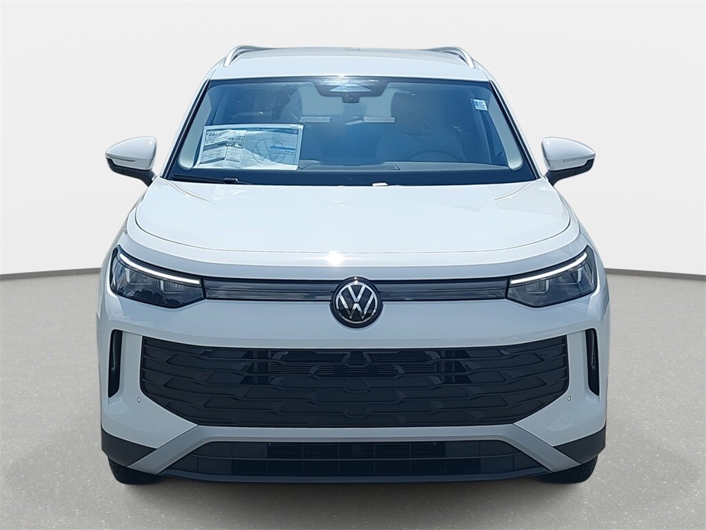 2025 Volkswagen Tiguan SE photo 2