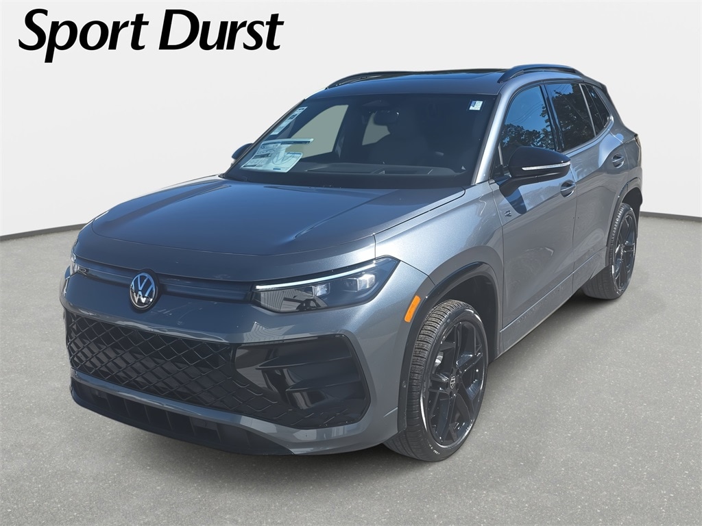 2026 Volkswagen Tiguan SE R-LINE BLACK's photo