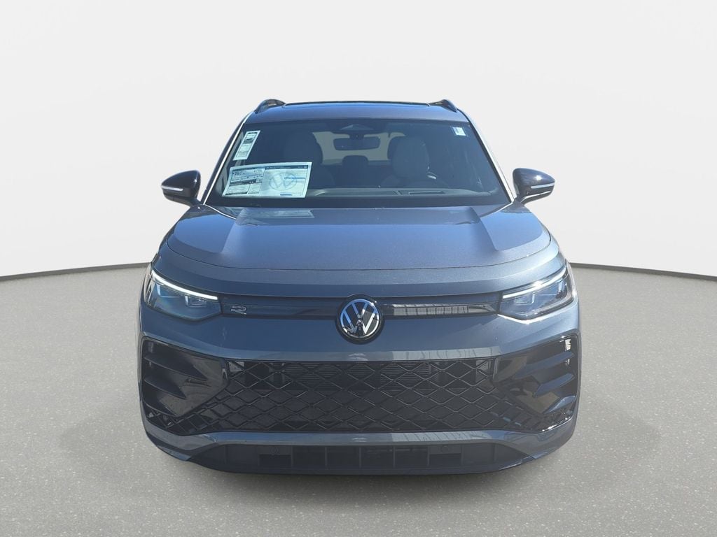 2026 Volkswagen Tiguan SE R-LINE BLACK - Photo 2