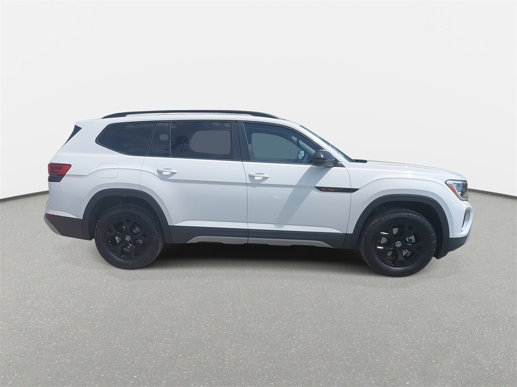2025 Volkswagen Atlas Peak Edition SE photo 4