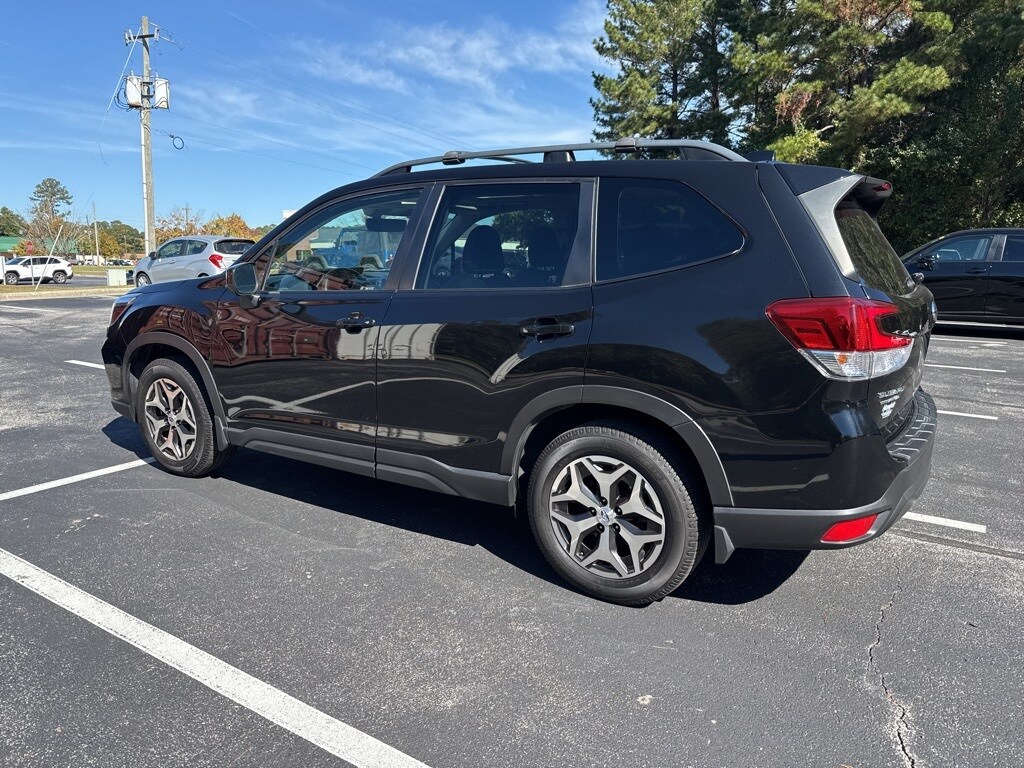 2021 Subaru Forester Premium photo 2