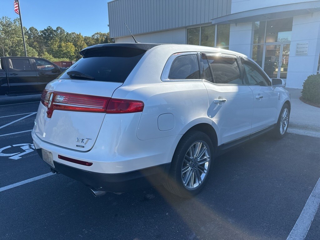 2014 Lincoln MKT EcoBoost photo 4