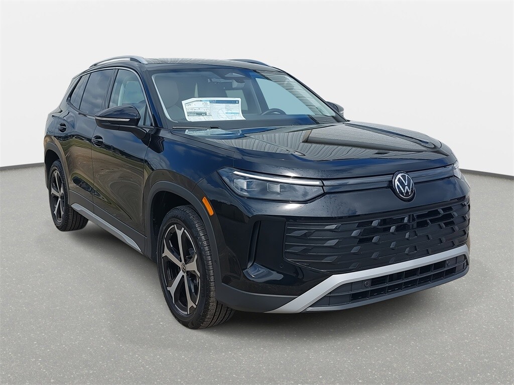 2025 Volkswagen Tiguan SE photo 3