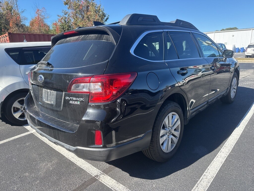 2017 Subaru Outback 2.5i Premium photo 3
