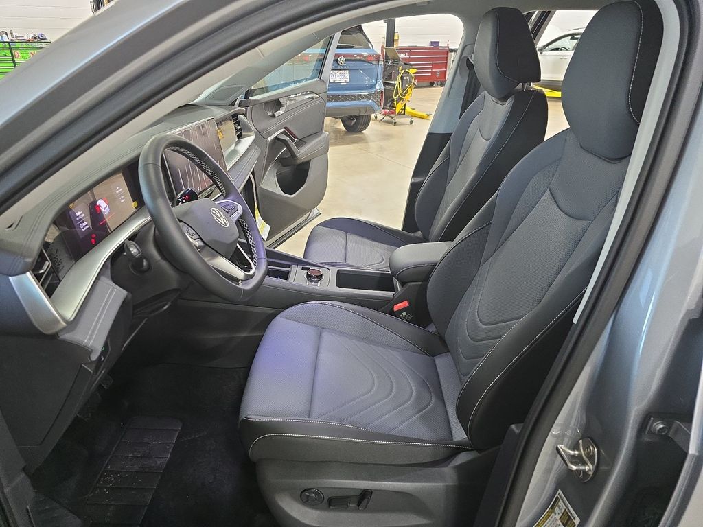 2026 Volkswagen Tiguan SE - Photo 13