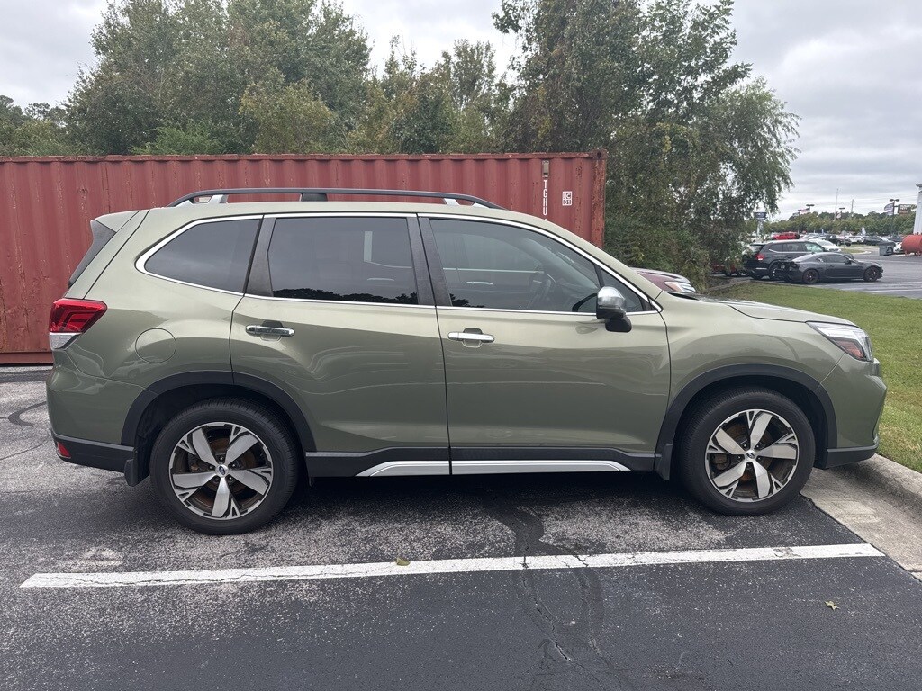 2019 Subaru Forester Touring photo 2