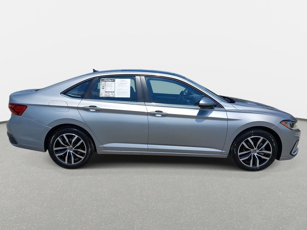 Used 2025 Volkswagen Jetta 1.5T SE Sedan