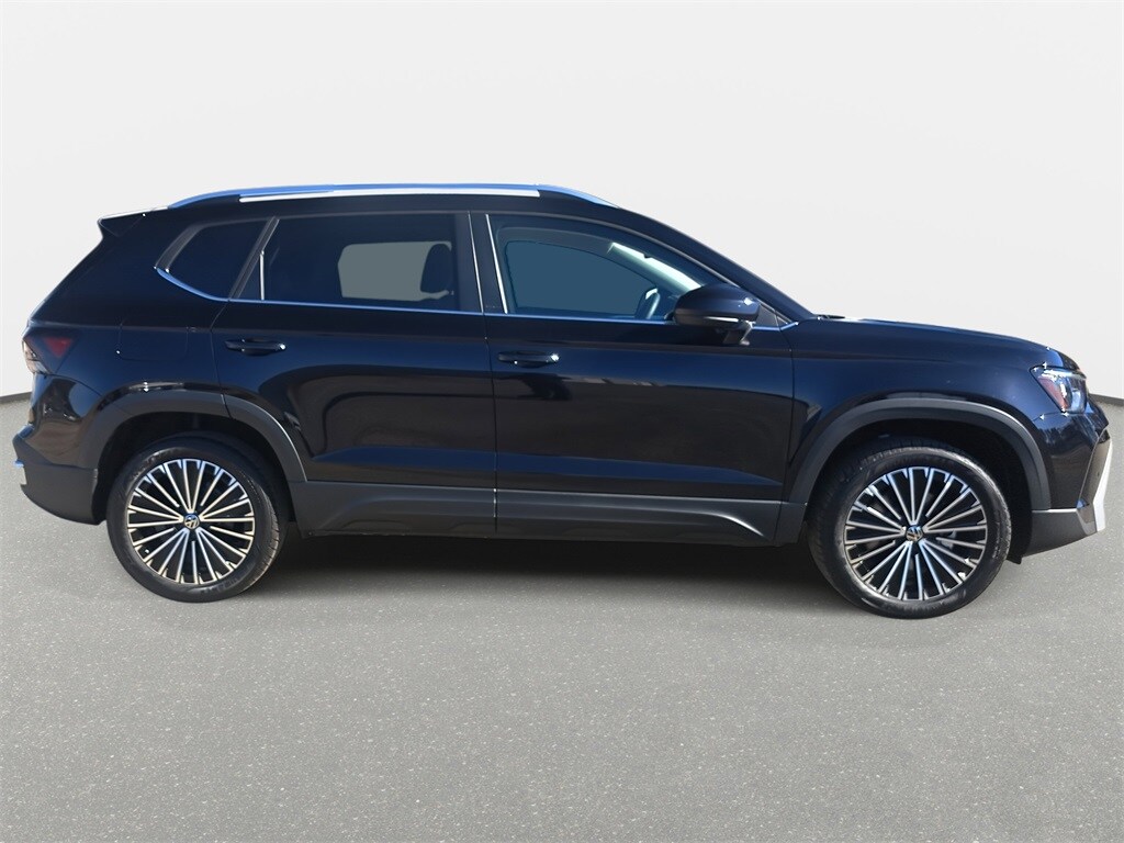 2025 Volkswagen Taos SE photo 4