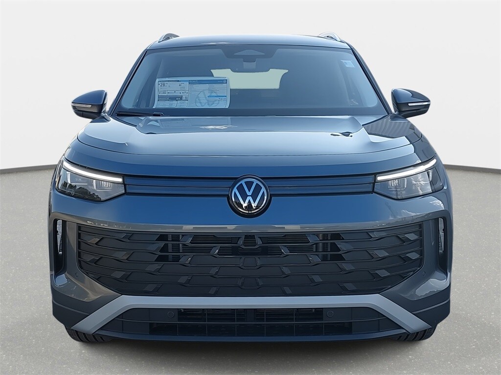 2025 Volkswagen Tiguan SE photo 2