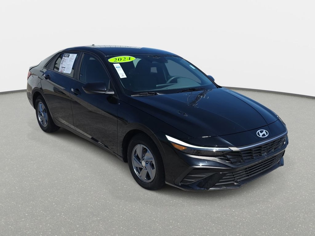 Used 2024 Hyundai Elantra SE Sedan