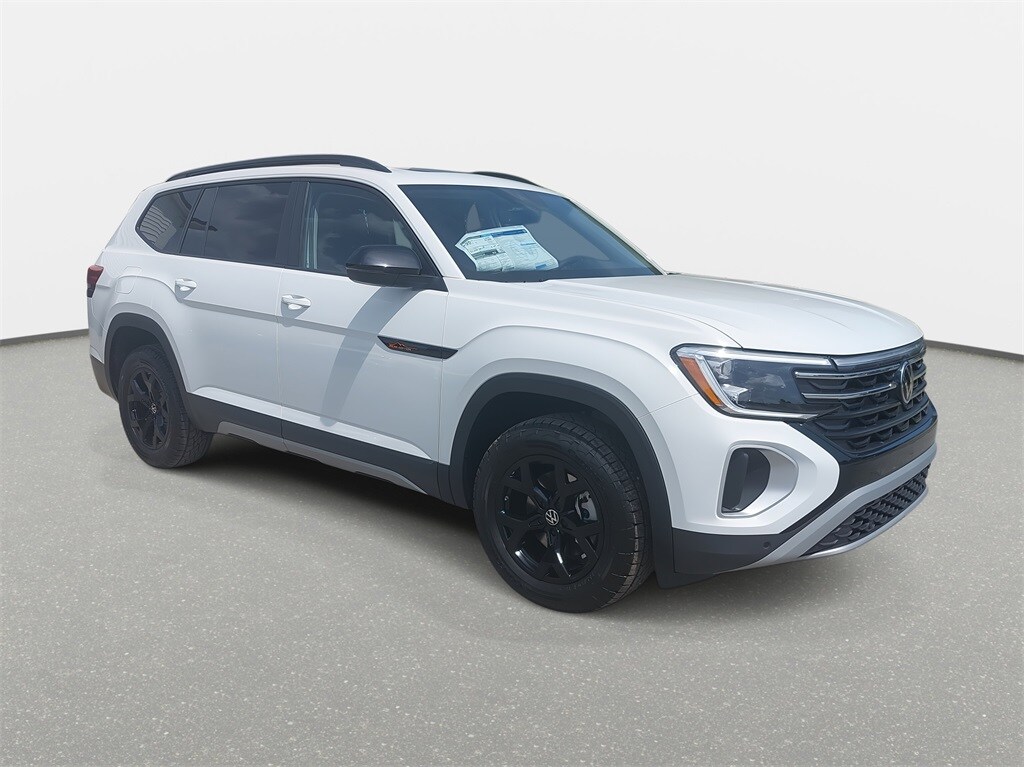 2025 Volkswagen Atlas Peak Edition SE photo 3