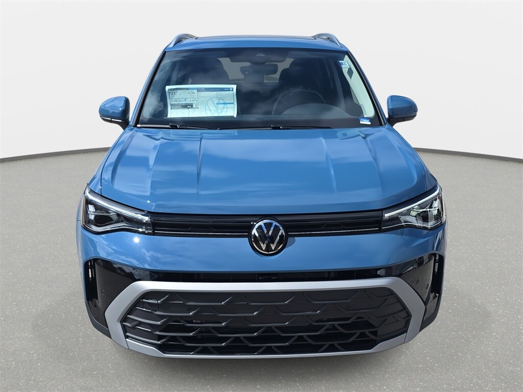2025 Volkswagen Taos SE photo 2