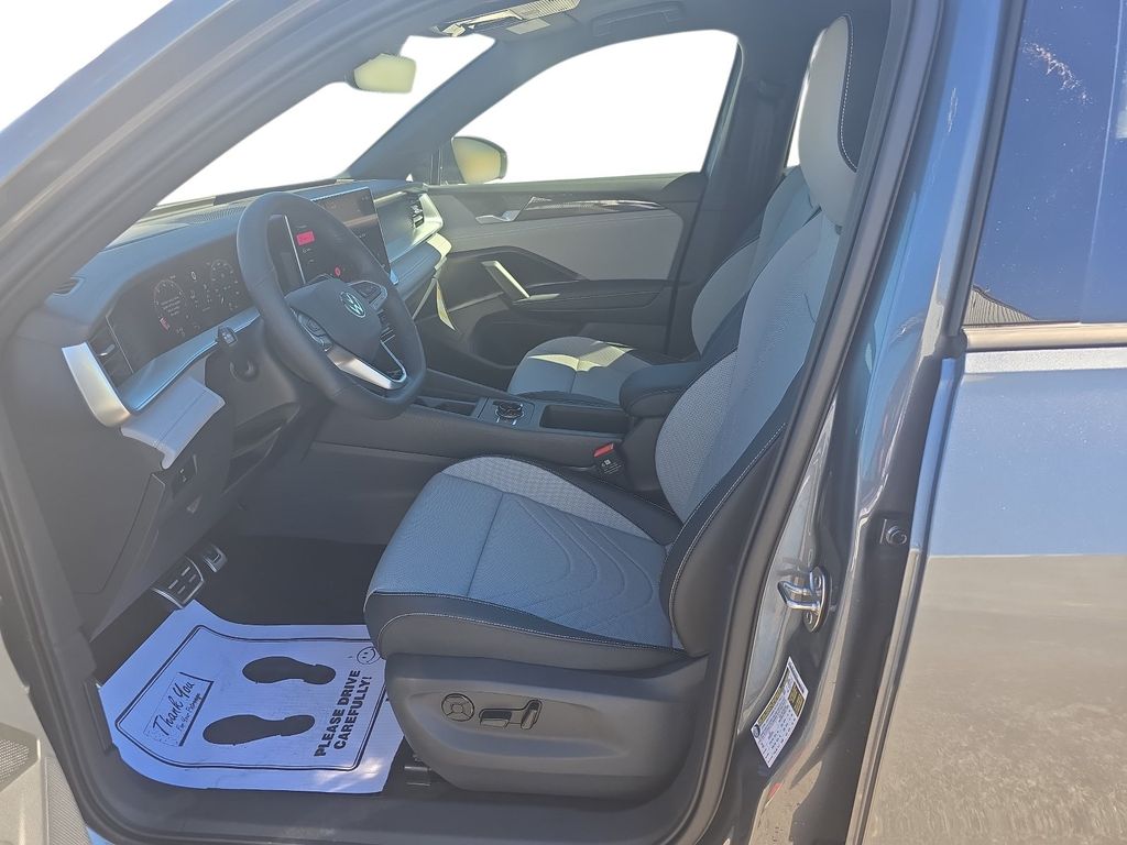 2026 Volkswagen Tiguan SE R-LINE BLACK - Photo 9