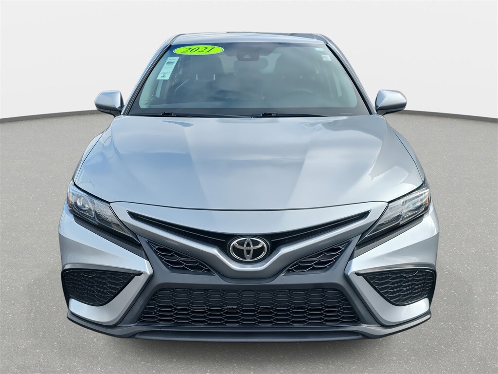 2021 Toyota Camry SE photo 2