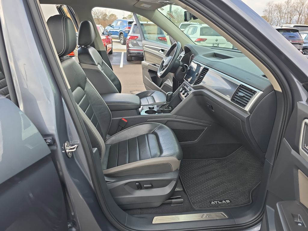 2023 Volkswagen Atlas SEL Premium R-Line - Photo 12