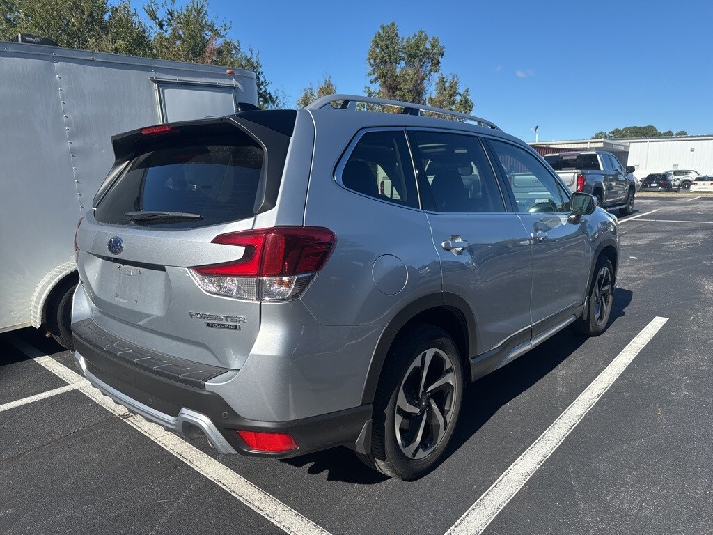 2024 Subaru Forester Touring photo 4