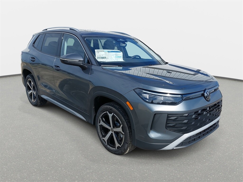 2025 Volkswagen Tiguan SE photo 3