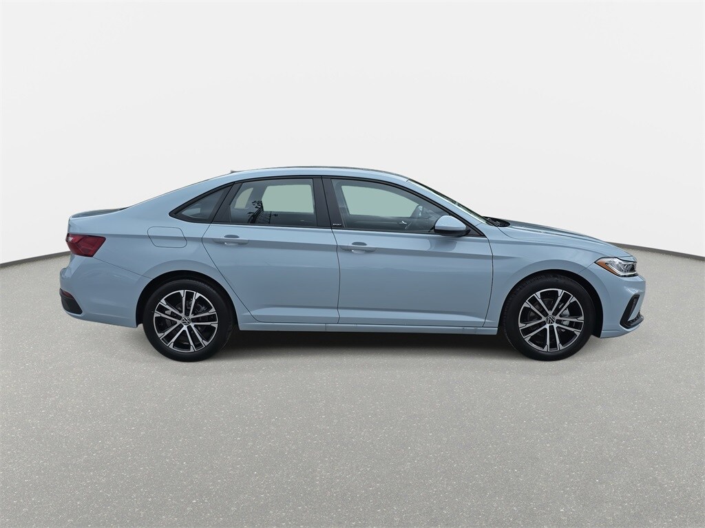 2026 Volkswagen Jetta 1.5T Sport photo 3