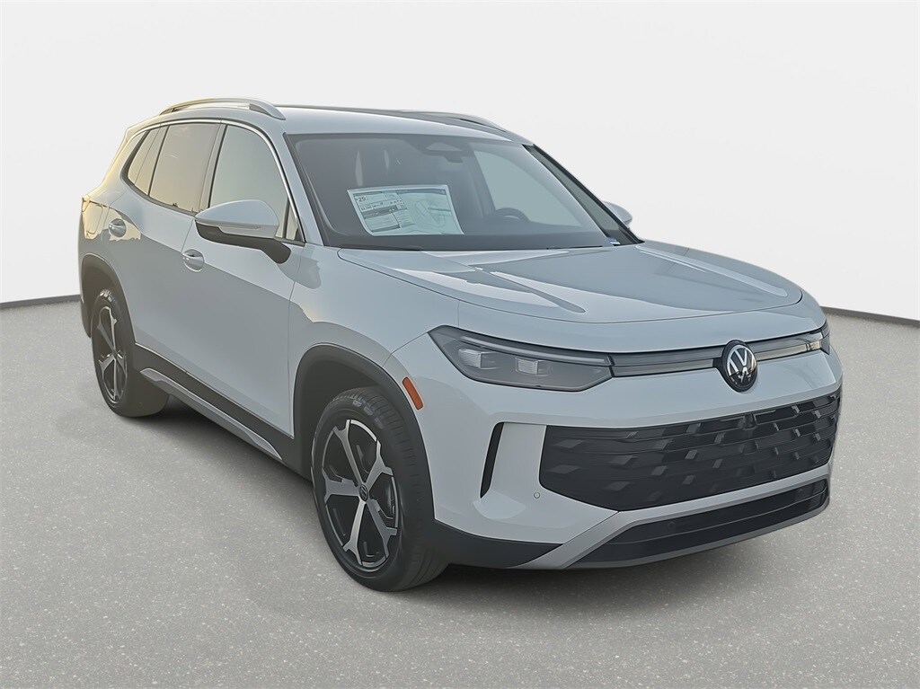 2025 Volkswagen Tiguan SE photo 3