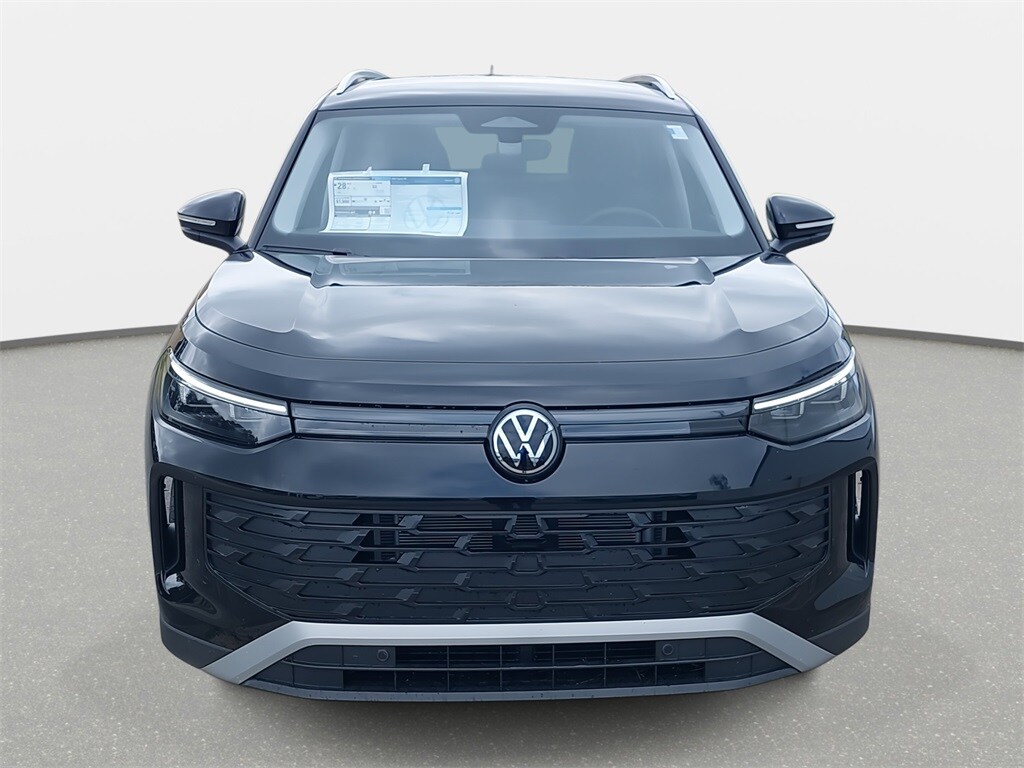 2025 Volkswagen Tiguan SE photo 2