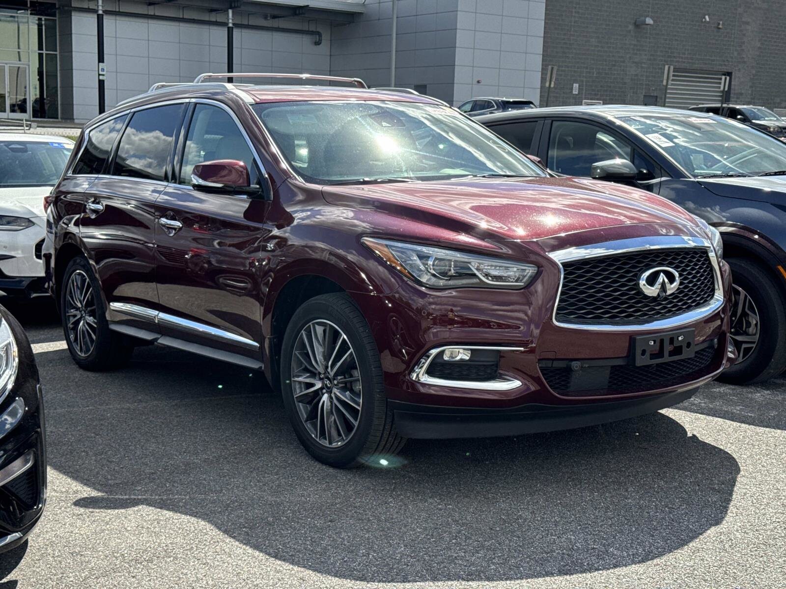 2019 Infiniti QX60 Luxe photo 3